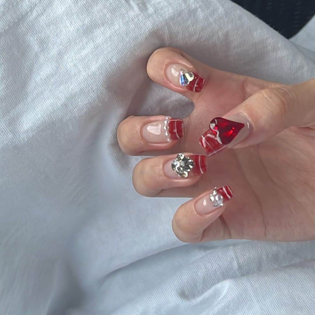 鈴木彩夏のインスタグラム：「new nail」