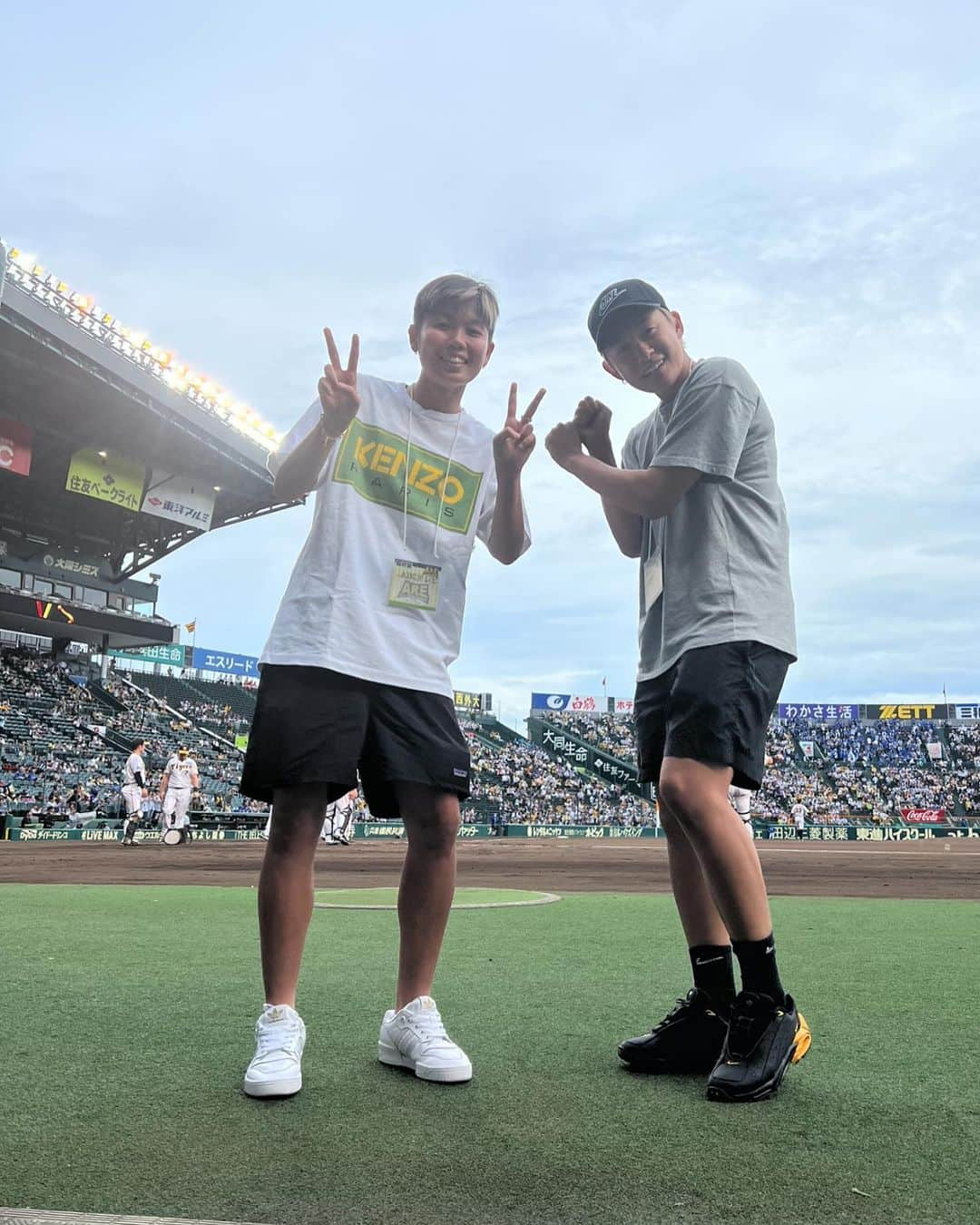 三宅史織さんのインスタグラム写真 - (三宅史織Instagram)「. 昨日甲子園球場に試合を観に行ってきました！！ 甲子園の迫力は凄かったです🐯⚾️  そして岡田監督ともお会いして、お話をすることができました！ ありがとうございました😊  #甲子園 #阪神タイガース #inac」8月31日 20時15分 - miyakeshiori5