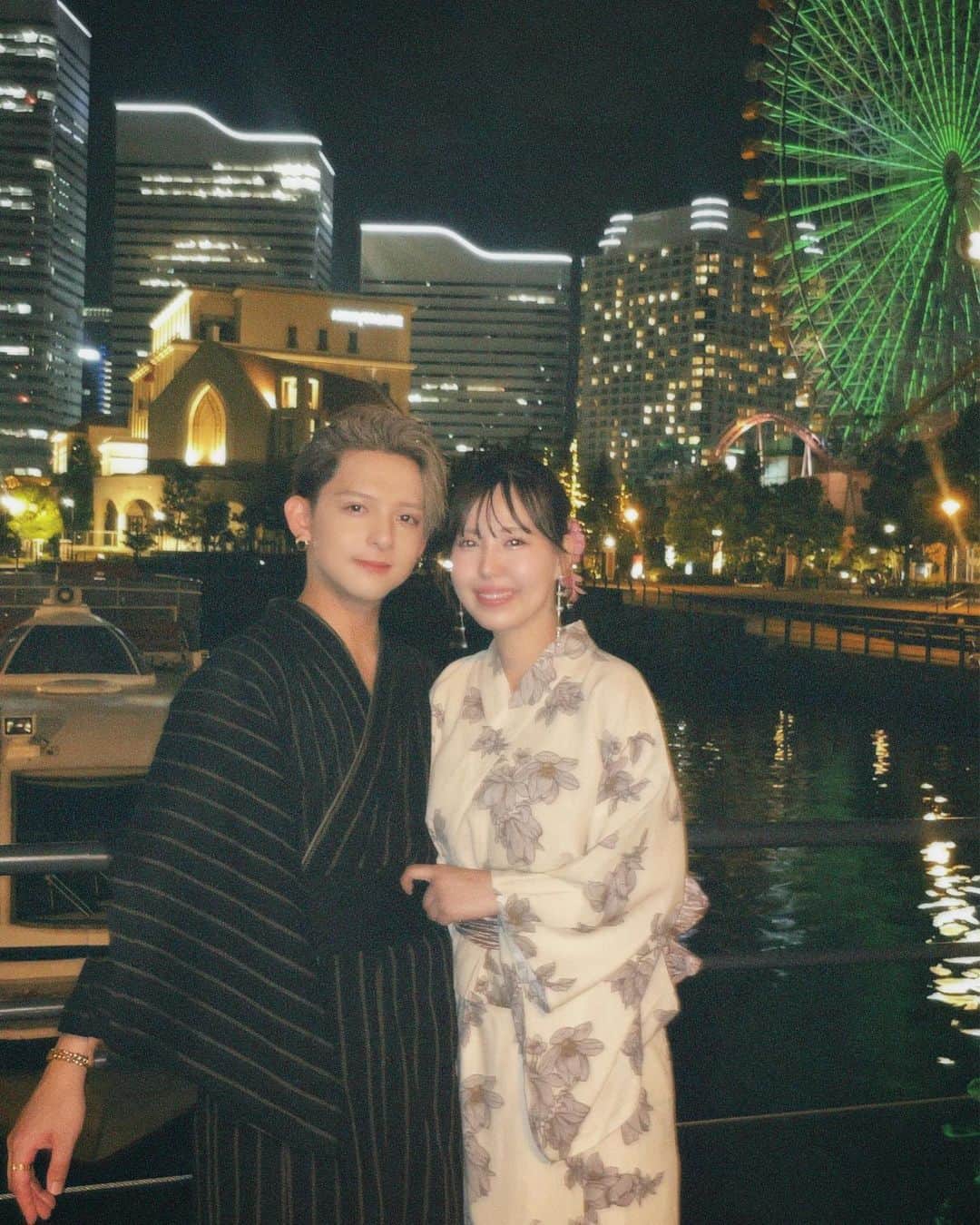 一郎のインスタグラム：「夏が終わる前に…♡ . 浴衣を着て花火大会に行った日の写真☺️ （最後の写真は声をかけて頂いた視聴者さんが 撮ってくれました♪ありがとうございます♪） . 交際7年目の夏も思い出が沢山作れて楽しかったな！ . . #花火#花火大会#浴衣#お祭り#カップル#カップルフォト #GRL#グレイル#grlコーデ#みなとみらい#横浜#デート」