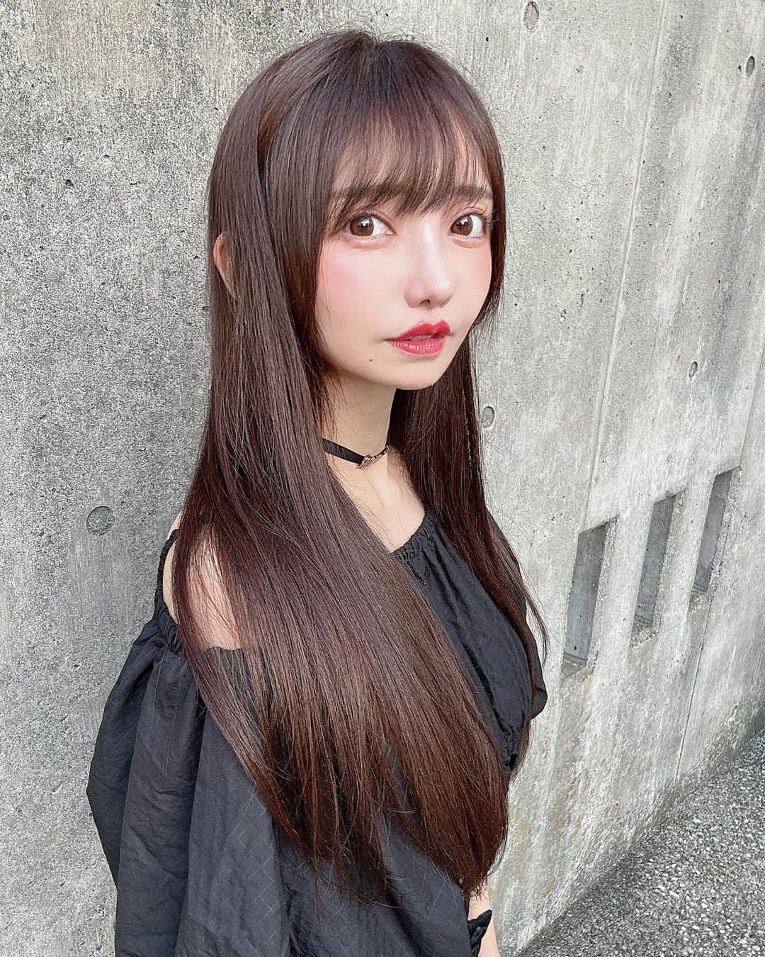 遠藤 玲奈 /endo renaのインスタグラム：「髪染めたーっ！🍇 サラサラになって嬉しい、、 こっち向きの顔慣れてない🦇  急遽おぶ急遽、ありがとうございました🥲👑 @aveda_yugokishi」