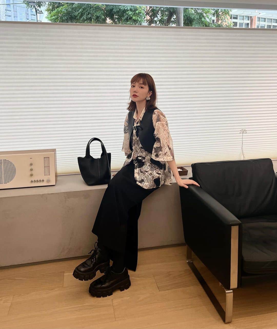 謝琦琦（Kiki）のインスタグラム：「大面的風琴簾好美   All by @no.11official 下週一新品」