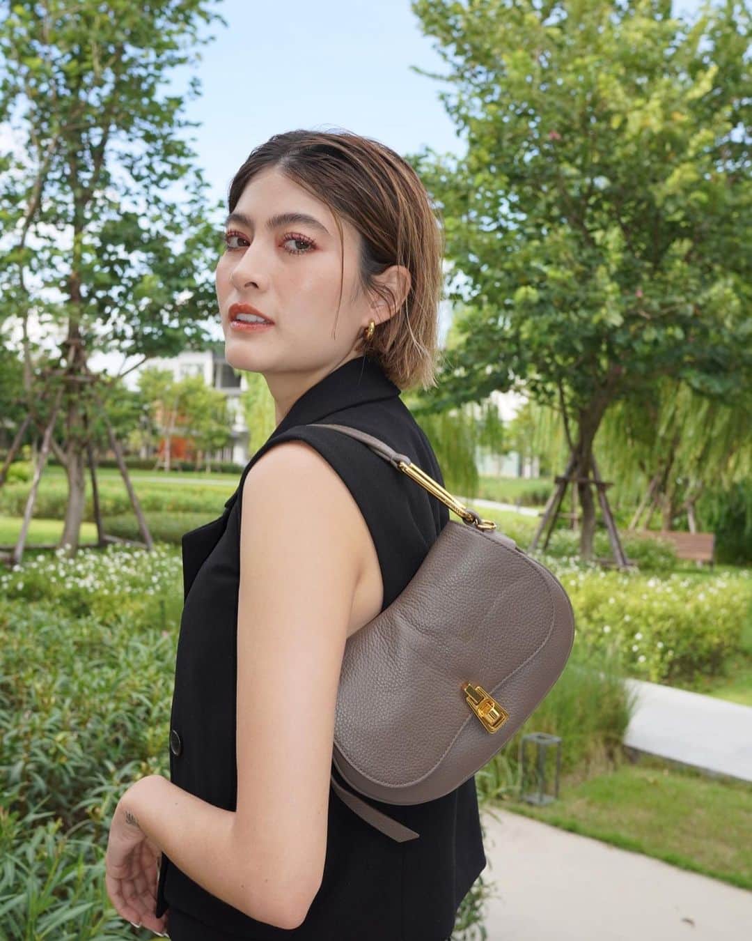 マギー・ラースリー・バーレンシエガーのインスタグラム：「Margie with Magie @CoccinelleThailand  #CoccinelleFW23 #CoccinelleThailand」