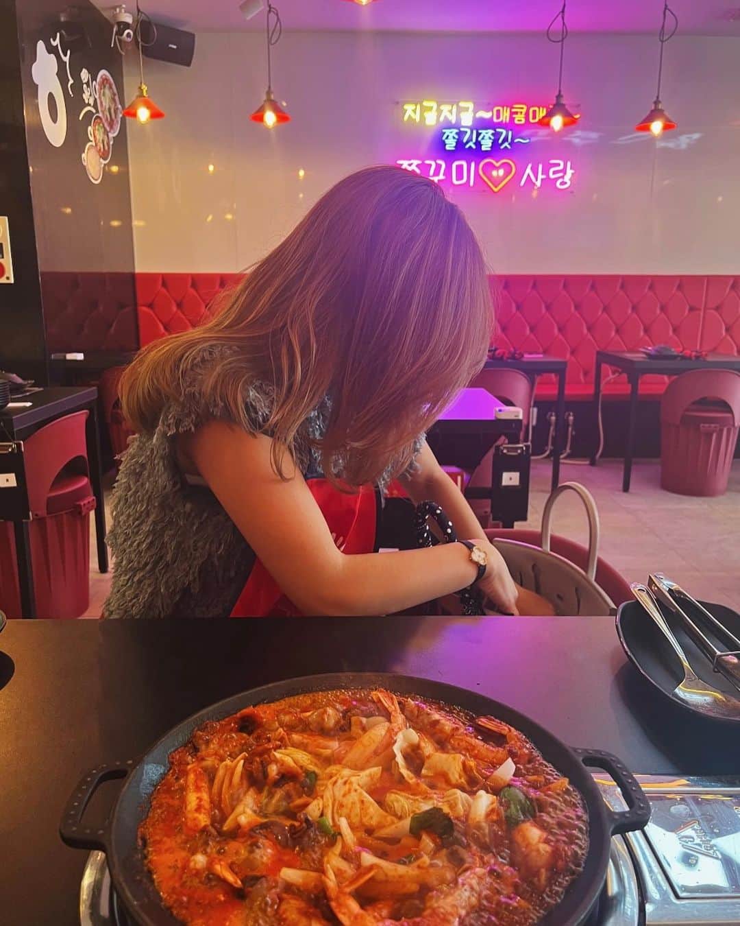 Rionaさんのインスタグラム写真 - (RionaInstagram)「.  韓国料理が食べたい時に いつも行くホンスチュクミ 🇰🇷❤️‍🔥  〆まで美味しくて ほんと大好き 🐙  . #韓国料理 #韓国料理屋 #韓国料理店 #ランチ #チュクミ #ホンスチュクミ #ホンスチュクミ道頓堀店 #男の子ママ #兄弟ママ #2人兄弟ママ #3歳差育児」8月31日 20時17分 - riiioona