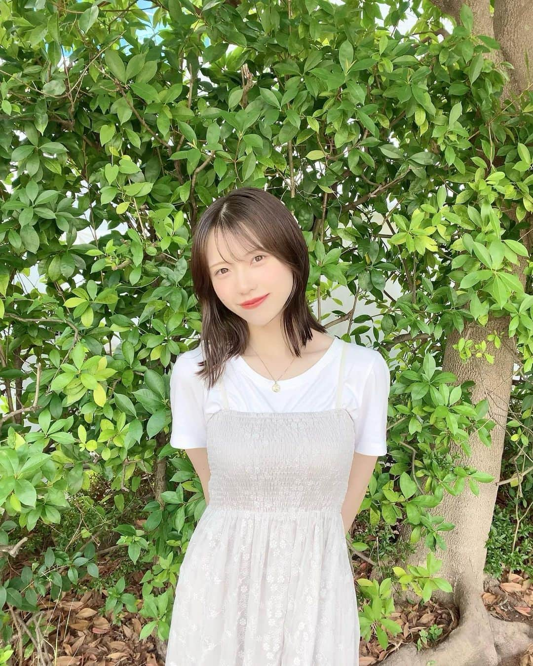 鳴海寿莉亜のインスタグラム：「☻☺︎☻☺︎🐋‪‪‎‎🤍🌱 ・ ・ 8月も更新少ないのにフォローしたままいてくれて ありがとうございました...🥹🫶 また来月からもよろしくお願いします！ 夏の思い出投稿していかんとね〜📜 ̖́- がんばる！ 今日､今夏初めてくらいに蚊に刺されました､3箇所✌︎✌︎✌︎ ・ ・ ・ ・ ・ #8月 #キャミワンピ #ラフ #153cm #セルフィー #ボブ #フォローミー #fashion #daily #cute #hair #girl #instafollow #ootd #followme #qhoto #japanese #instagood #좋아요그램 #셀카그램 #좋아요반사  #팔로우 #맞팔 #소통 #좋아요 #셀카  #팔로우미#전신 #귀여워」