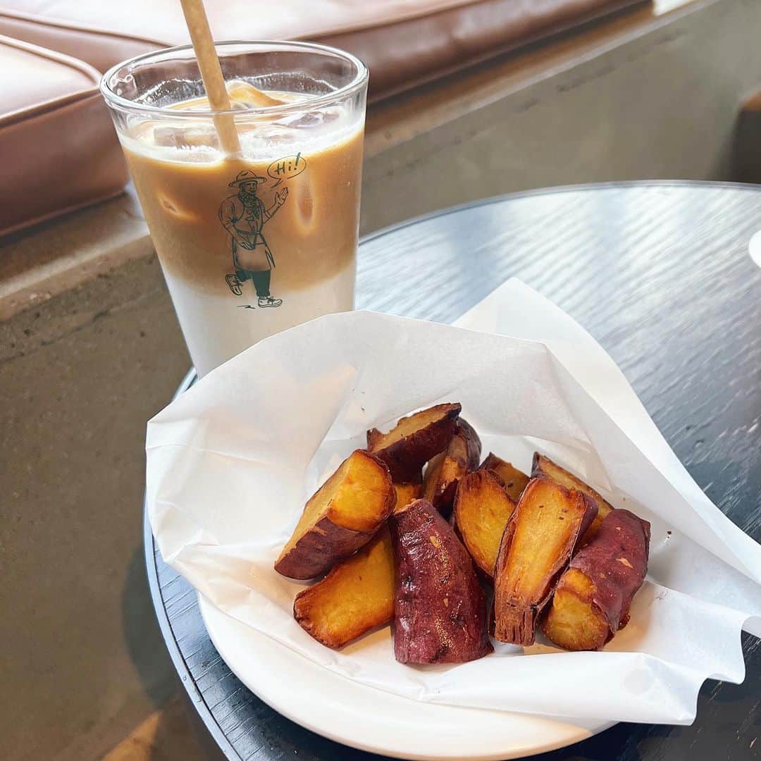 北村沙織のインスタグラム：「＊  もうすぐお芋の季節🍠 明日から9月やね。  #焼き芋フライドポテト #autumn #sweetpotatofries #sweetpotato #渋谷カフェ」