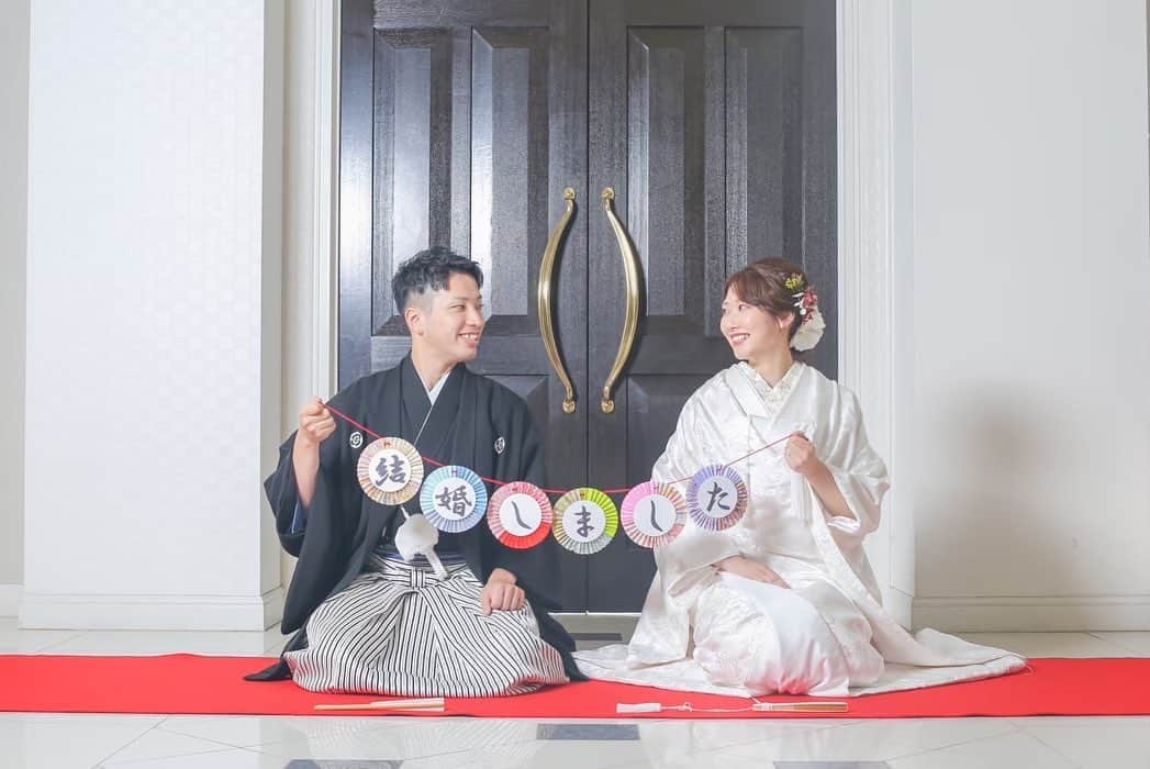 福井結婚式 福井結婚式場さんのインスタグラム写真 - (福井結婚式 福井結婚式場Instagram)「・ 「和」〜伝統を纏う〜  十人十色のとても素敵なお写真です👘✨ ララシャンスでは、和婚も大変人気でございます！ ・  ---------------------------------------------   ララシャンスベルアミーでは 毎日ブライダルフェアを 開催しております！  DMまたはプロフィール欄のHPより ご予約承っております🌿  お会いできますことをスタッフ一同 楽しみにお待ちしております☺︎  ---------------------------------------------  #ララシャンス #ララシャンスベルアミー #lalachance #ララ嫁 #ララ嫁さんと繋がりたい #前撮り #ロケーション撮影 #前撮りポーズ  #merry花嫁 #ウエディングニュース #2023春婚 #2023夏婚 #2023秋婚 #2023冬婚 #福井 #福井結婚式 #結婚式準備  #卒花 #卒花嫁 #プレ花 #プレ花嫁#プレ花嫁さんと繋がりたい」8月31日 20時28分 - lalachance_belami_fukui