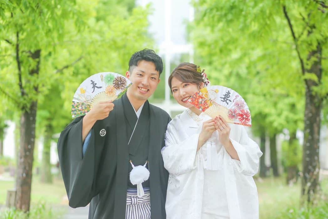 福井結婚式 福井結婚式場さんのインスタグラム写真 - (福井結婚式 福井結婚式場Instagram)「・ 「和」〜伝統を纏う〜  十人十色のとても素敵なお写真です👘✨ ララシャンスでは、和婚も大変人気でございます！ ・  ---------------------------------------------   ララシャンスベルアミーでは 毎日ブライダルフェアを 開催しております！  DMまたはプロフィール欄のHPより ご予約承っております🌿  お会いできますことをスタッフ一同 楽しみにお待ちしております☺︎  ---------------------------------------------  #ララシャンス #ララシャンスベルアミー #lalachance #ララ嫁 #ララ嫁さんと繋がりたい #前撮り #ロケーション撮影 #前撮りポーズ  #merry花嫁 #ウエディングニュース #2023春婚 #2023夏婚 #2023秋婚 #2023冬婚 #福井 #福井結婚式 #結婚式準備  #卒花 #卒花嫁 #プレ花 #プレ花嫁#プレ花嫁さんと繋がりたい」8月31日 20時28分 - lalachance_belami_fukui