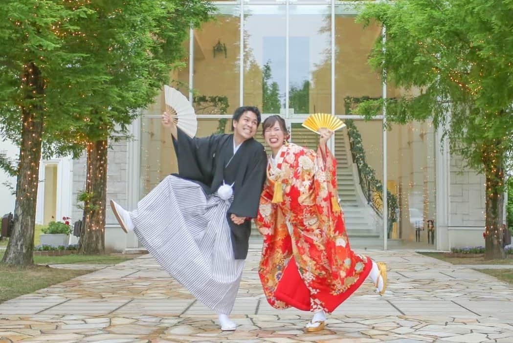 福井結婚式 福井結婚式場さんのインスタグラム写真 - (福井結婚式 福井結婚式場Instagram)「・ 「和」〜伝統を纏う〜  十人十色のとても素敵なお写真です👘✨ ララシャンスでは、和婚も大変人気でございます！ ・  ---------------------------------------------   ララシャンスベルアミーでは 毎日ブライダルフェアを 開催しております！  DMまたはプロフィール欄のHPより ご予約承っております🌿  お会いできますことをスタッフ一同 楽しみにお待ちしております☺︎  ---------------------------------------------  #ララシャンス #ララシャンスベルアミー #lalachance #ララ嫁 #ララ嫁さんと繋がりたい #前撮り #ロケーション撮影 #前撮りポーズ  #merry花嫁 #ウエディングニュース #2023春婚 #2023夏婚 #2023秋婚 #2023冬婚 #福井 #福井結婚式 #結婚式準備  #卒花 #卒花嫁 #プレ花 #プレ花嫁#プレ花嫁さんと繋がりたい」8月31日 20時28分 - lalachance_belami_fukui