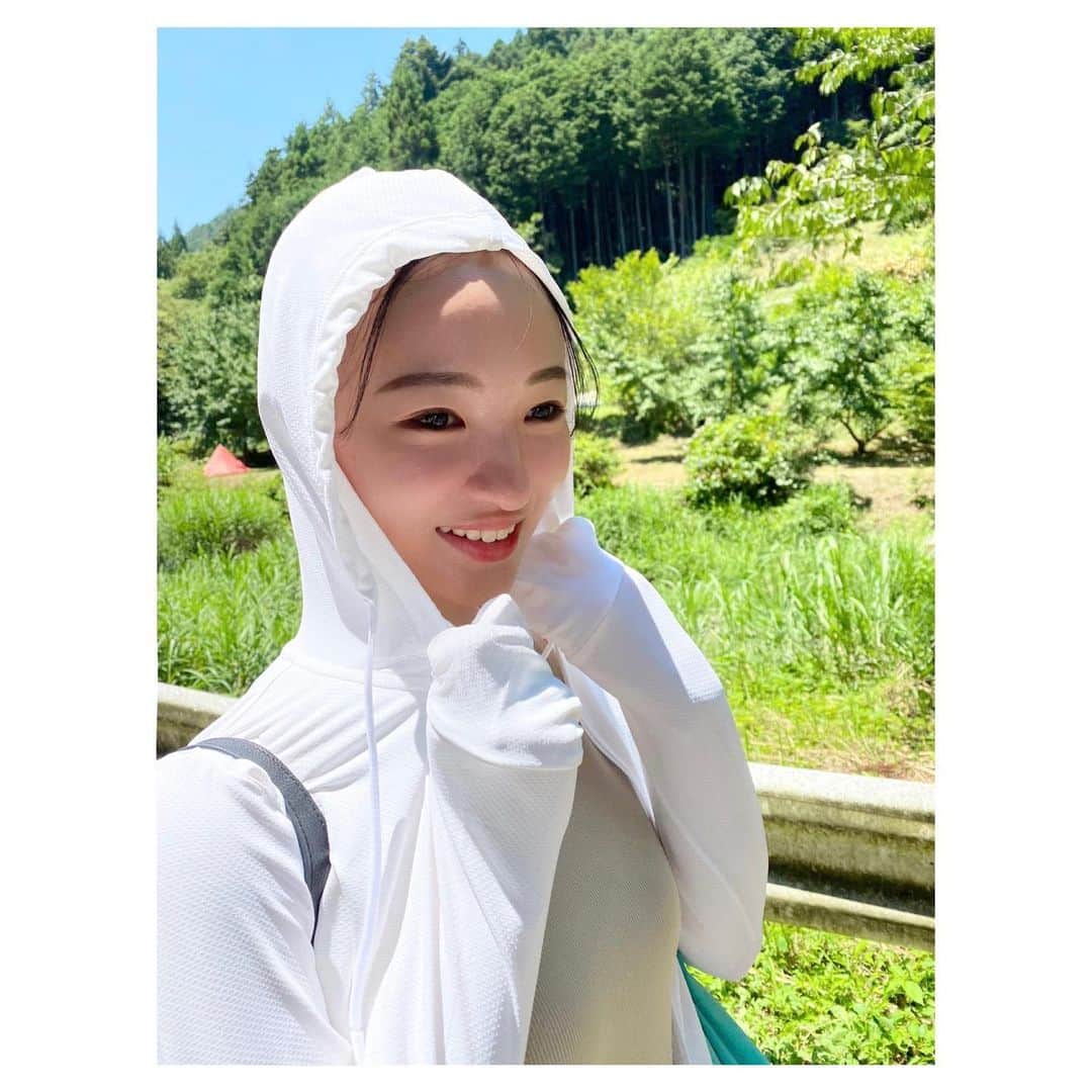 華優希のインスタグラム：「8月も終わりますね。少しだけ、寂しい様な気持ちになってしまいます。 良い夏でした。  本日よりディナーショーの先行受付が始まりました。皆様のお越しをお待ちしております！  まだまだ暑さは続きそうですので、ご自愛ください🍉」