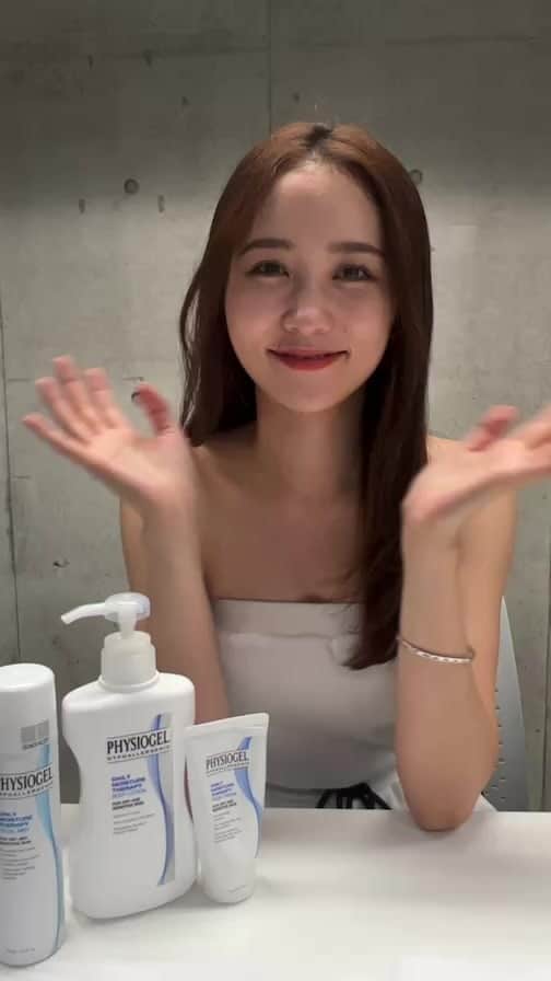 まつきりなのインスタグラム：「スキンケアトークLIVEのアーカイブ 明日まで残す😚🤍  Qoo10メガ割でいつも使っとるスキンケアの まつきセットを特別に販売させてもらいます！ ちなみにめちゃくちゃ買いやすい値段にしていただいた...🤫  是非チェックしてみて♡ (ハイライトのリンクから飛べる！)  ※ 175年続いているブランドではなく、175年肌研究している会社が作ったブランドでした🙇‍♂️  #フィジオジェル」
