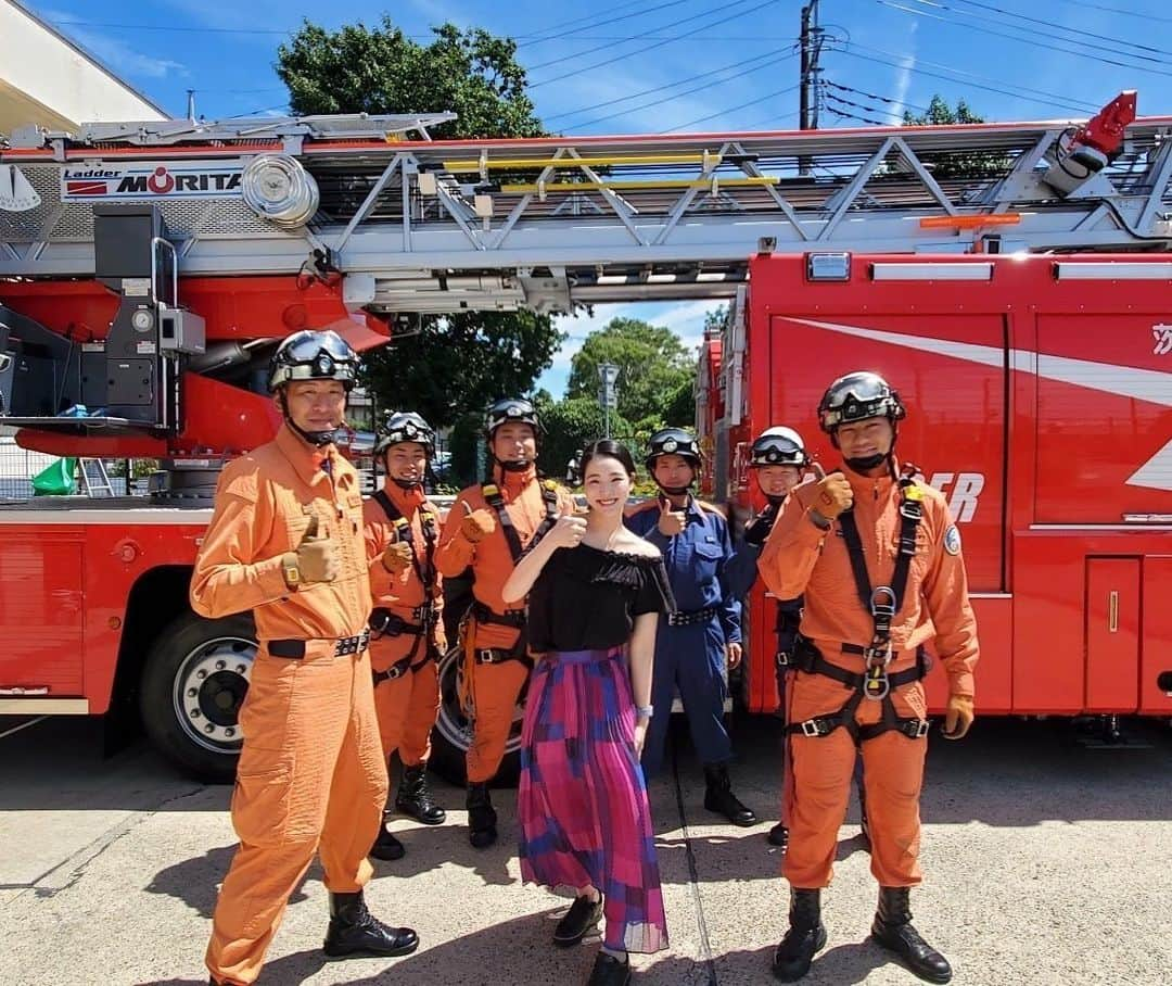 円谷優希のインスタグラム：「取材でお邪魔した、牛久消防署🚒 訓練の様子も間近で見させて頂いてその壮絶な訓練と熱量に圧倒されました。。  こういう方々の毎日の努力のおかげで 私たちの生活があるって 改めて目の前で見ると感慨深くて色々と考えさせられました🥹  ただただ感謝と尊敬。  毎日これだけ訓練されていたら いざ何かあったときは安心だなって思う反面、なるべく出動してもらう機会がない日々を送れますように。  #fmuu #radio #ラジオ #取材 #リポート #つむレポ #消防署 #訓練 #救急 #消防 #訓練 #圧巻 #いつもありがとう  #緊急車両 #適正利用を心がけよう  #稲敷広域消防本部 #牛久消防署 のみなさん #ありがとうございました #全国2位 #おめでとうございます」