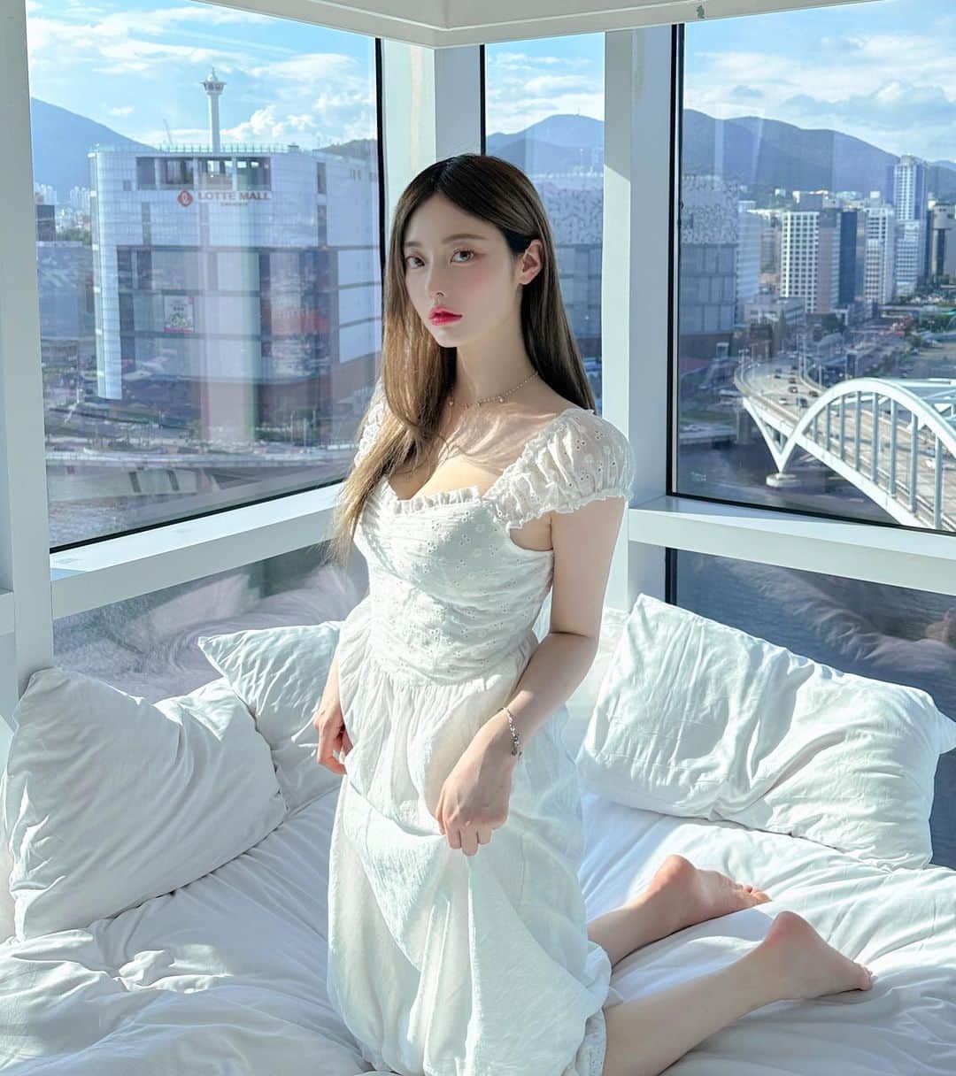 キム・チョンアさんのインスタグラム写真 - (キム・チョンアInstagram)「인스타에서 유명한 침대 오션뷰,,,  드디어 나도 🙈🫶🏻」8月31日 20時34分 - 94_j.a