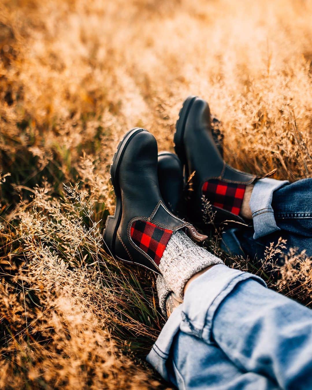 L.L.Beanのインスタグラム：「There's nothing better than taking time to just explore and play with your family. A simple sunset adventure was filled with so much fun and laughter, all while staying cozy in our @llbean x @blundstoneusa collab boots and LL Bean apparel.  Knowing we'll be warm and comfortable allows our adventures to last longer, even when the sun goes down.  #ad #llbeanpartner #beanoutsider」