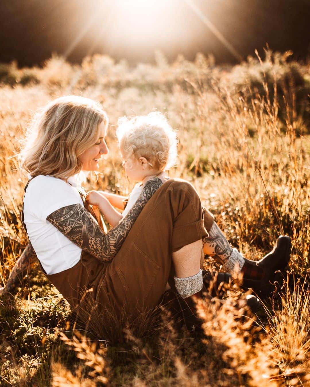 L.L.Beanさんのインスタグラム写真 - (L.L.BeanInstagram)「There's nothing better than taking time to just explore and play with your family. A simple sunset adventure was filled with so much fun and laughter, all while staying cozy in our @llbean x @blundstoneusa collab boots and LL Bean apparel.  Knowing we'll be warm and comfortable allows our adventures to last longer, even when the sun goes down.  #ad #llbeanpartner #beanoutsider」8月31日 20時37分 - llbean