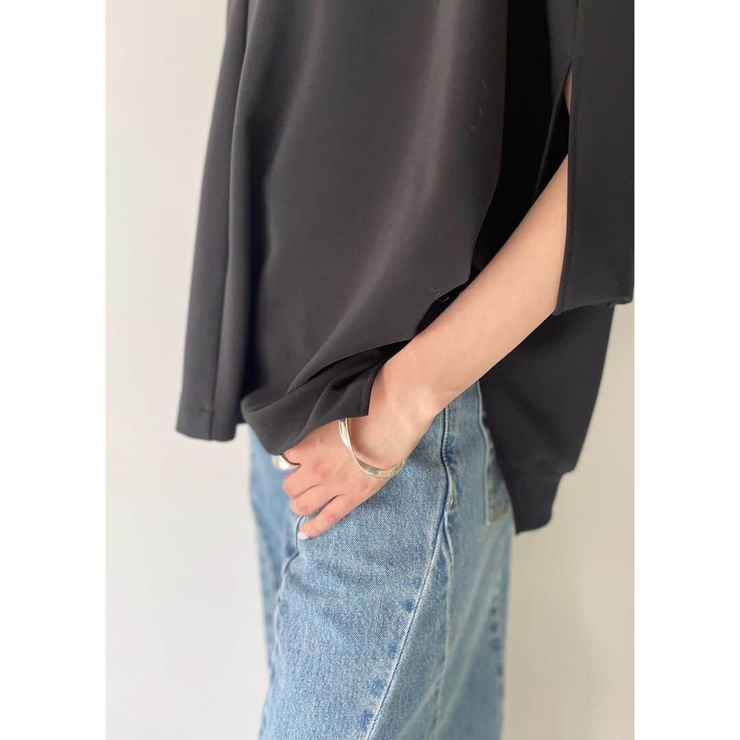 plageさんのインスタグラム写真 - (plageInstagram)「〝ADORE〟 9/1fri.ON SALE！ ⁡ ・SOECIAL OVER PULLOVER  No. 23070923001730  ¥28,600 col:ブラック size:free ⁡ ⁡ ⁡ 【WEB決済電話受付可能店舗】 ▪︎ルミネカード NEWoMan新宿店・有楽町店・池袋店・大宮店 ▪︎MIカード ラシック名古屋店 ▪︎JQカード AMU博多店 ⁡ ⁡ #Plage #プラージュ #baycrews #ベイクルーズ #fashion #ファッション #coordinate #コーディネート ⁡#adore #アドーア  @adore ⁡」8月31日 20時44分 - plage_jp