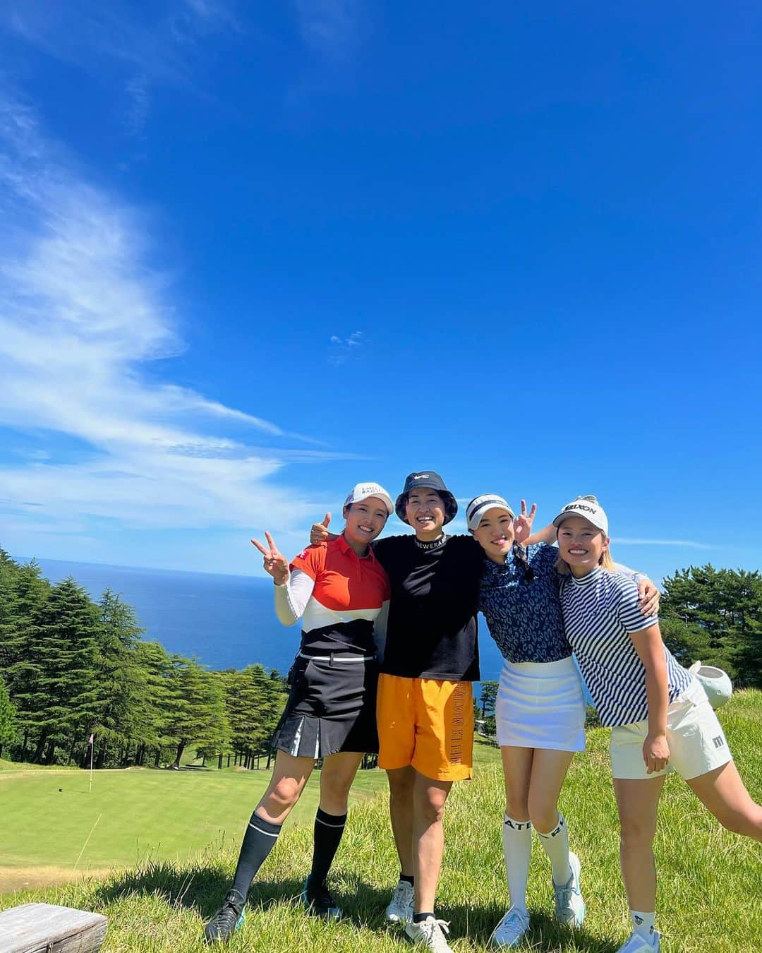 安藤京佳のインスタグラム：「. 4underの夏休み☀️in城崎🦀 ラウンドして⛳️海入って🏖️美味しいもん食べて🐟観光して♨️またラウンドして（笑） 夏休みって言ってもしっかり撮影するとこ意識高い👏 天気も景色もほんまに最高でした！！ また行けるように頑張ろう❤️‍🔥  #4underのオフショット」