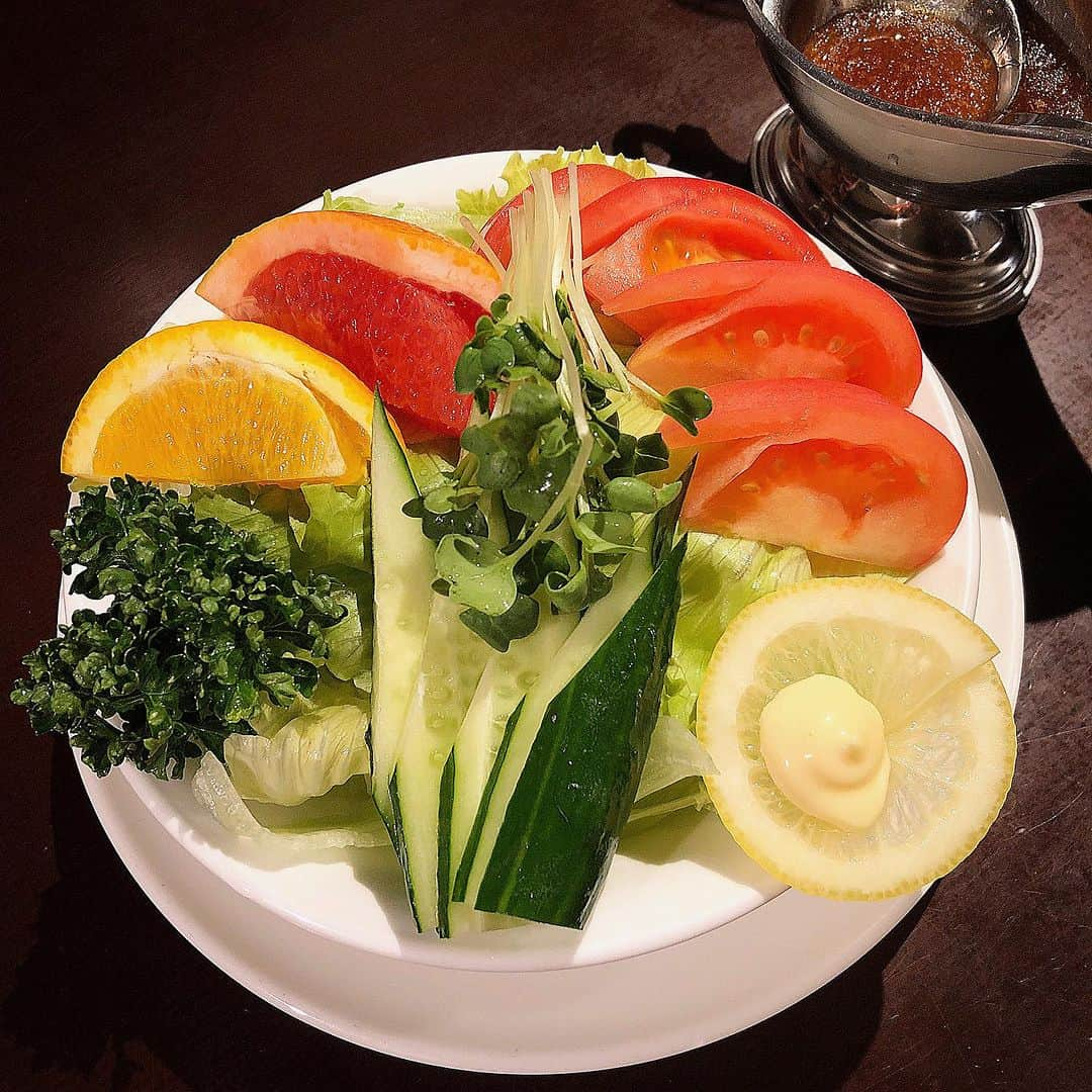 村山千代さんのインスタグラム写真 - (村山千代Instagram)「本日の飲み物 八月もおつカレーさまでした🍛 今年も残すところ三分の一だ😳 #カレー #カレーライス #シーフード #シーフードミックス #シーフードカレー #じゃがいも #おつかれーらいす  #プティフアラカンパーニュ」8月31日 20時57分 - chiyocolate420