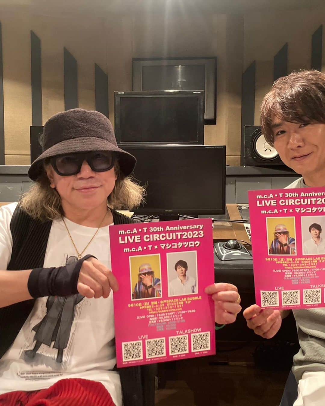 m.c.A・Tのインスタグラム：「最近の楽しいこと。 9/10に水戸のバブルで2マン ライブをするマシコタツロウと 配信しました。もう楽しいのでライブ、トークショーは楽しすぎるでしょう！皆さんいらして下さいね！  初代マネで最初のメーカーからの付き合いの友人を中心に久々の仲間が集まりました。古い話だけじゃなくこれからの話ができるのが嬉しい。みんな頑張ろうぜ！  フビトに誘われて小林太郎くんのライブを観に行ったよ。10年くらい前から観たかった。カッコいいロックマンでした！ 帰りは着てた服と階段のイルミネーションが似てた件w。  シン・仮面ライダー第2号や ナーゴがやってきました。出来が良い〜っ！  ってな感じで毎日リハとか制作とかやってますが、こういう楽しい事がアクセントであることの幸せです。 夕食は自作の参鶏湯。ホロホロでめちゃ美味っでした。写真はなし。食べちゃったからw。 さ、作業に戻りますねー！ 暑い時の参鶏湯、おすすめです！」