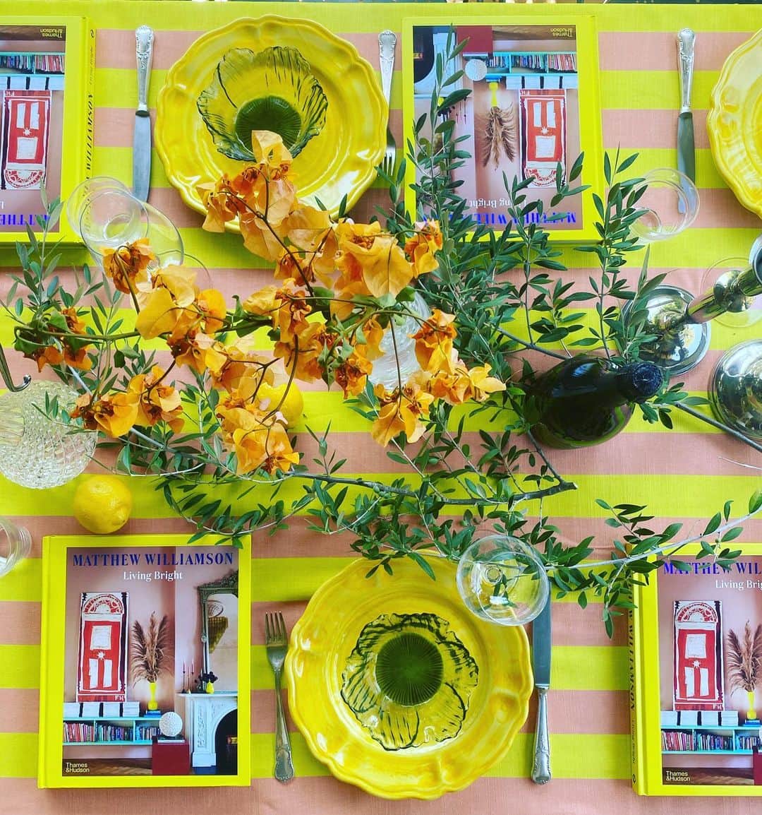 マシューウィリアムソンのインスタグラム：「LUNCH LAUNCH   Setting up a lively lemon hued lunch with my friend Jos @casaraak. The tablecloth was made by @coloursofarley to match my book cover and everyone coming gets a signed copy of the book!   You can order yours through my bio and books will start being dispatched from retailers a week today!」