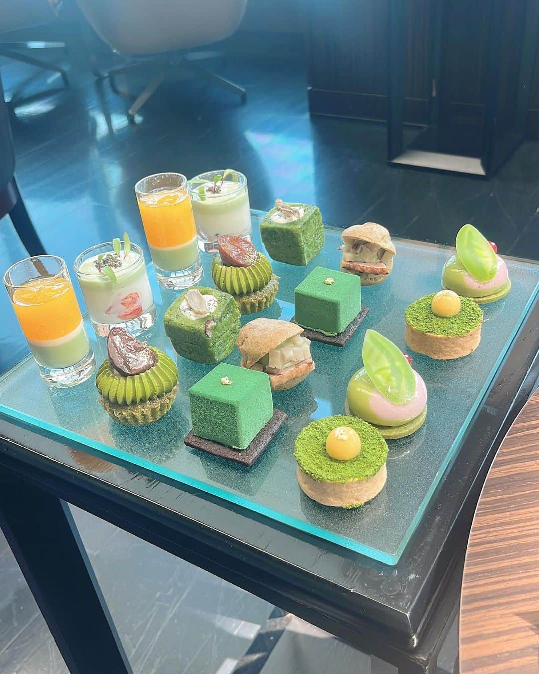 羽鳥みおのインスタグラム：「🍵  いつかのアフタヌーンティー🌿  #afternoon #afternoontea #conrad #conradtokyo #greentea #maccha #afternoonteatime #cake #instafood」