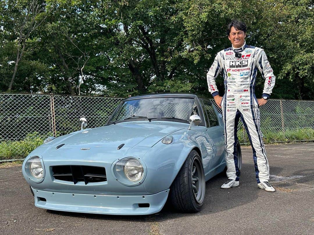 のインスタグラム：「久しぶりにNOBハチを走らせました。 相変わらず愛くるしいヤツでした。 ロータリーシャンテとも並べて写メを撮ると… よろしくメカドック感w #toyota #ヨタハチ #mazda #シャンテ #よろしくメカドック」