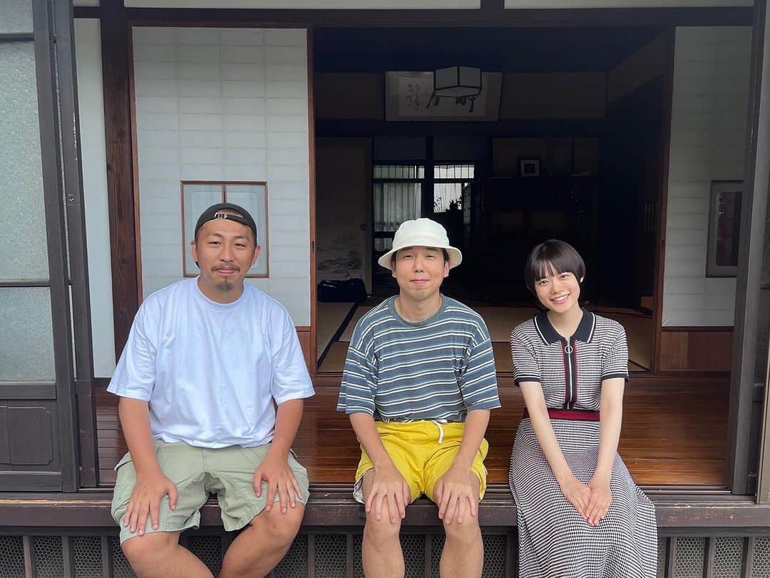 never young beachのインスタグラム：「“never young beach - 帰ろう Kaerou” MUSIC VIDEO IS OUT NOW⚡️ https://youtu.be/-oJcvbL1eVE  🙌Thank You Sooo Much🙌 Cast : Hana Sugisaki Director : Sho Miyake And Everyone listed in the credits on Youtube!  #杉咲花 #三宅唱 #neveryoungbeach #ネバーヤングビーチ #ネバヤン」