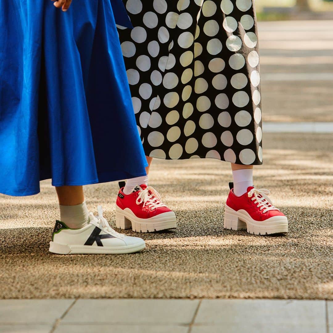ケイト・スペードのインスタグラム：「木漏れ日がやさしくなってきたから 少し遠くまで散歩して  #katespadeny #katespadejapan #ケイトスペード #ケイトスペードニューヨーク」