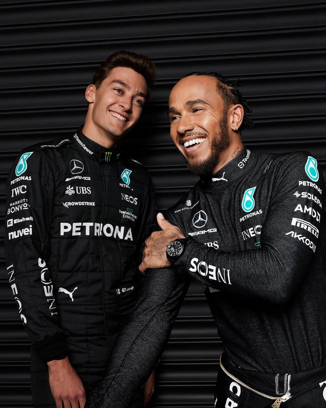 MERCEDES AMG PETRONASさんのインスタグラム写真 - (MERCEDES AMG PETRONASInstagram)「The Team is delighted to announce that Lewis and George will continue to lead our driver line-up in 2024 and 2025. 💪」8月31日 21時00分 - mercedesamgf1