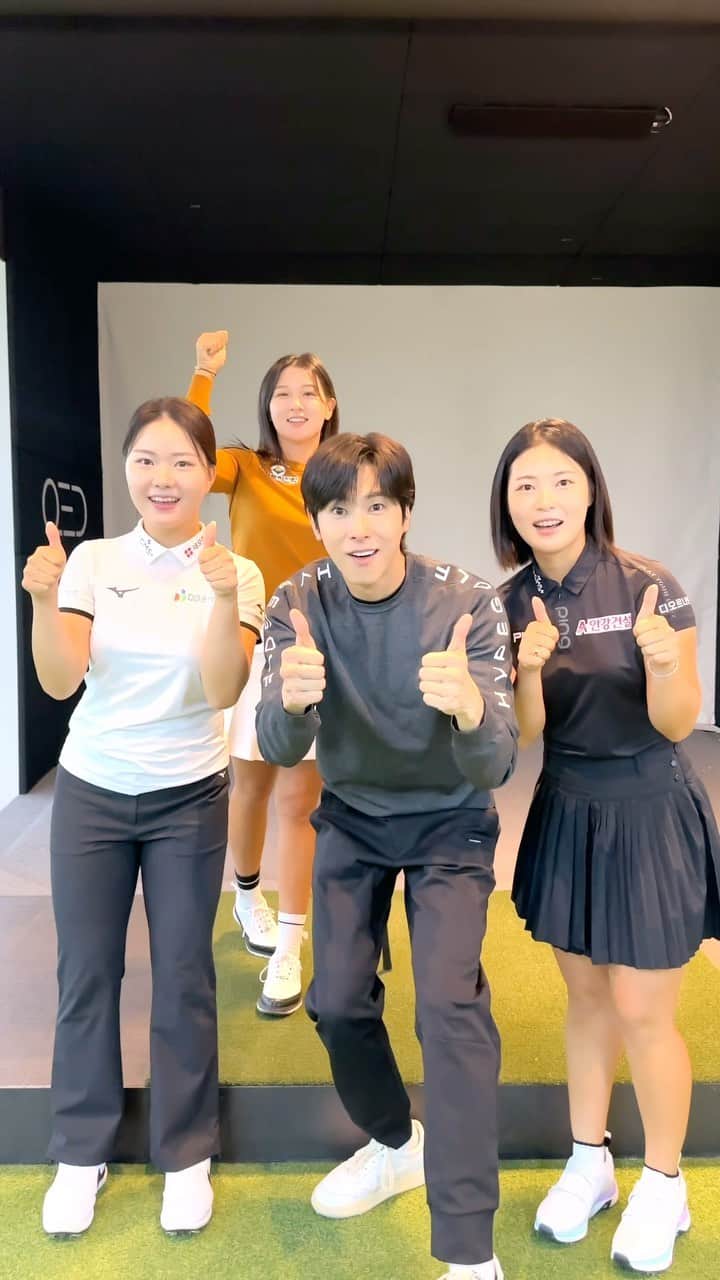 ユンホのインスタグラム：「Three Two One‼️ 나이스샷🏌‍♀️⛳️  #RedSun #유노윤호 #UKNOW #동방신기 #TVXQ! #東方神起 #VujaDe #뷰자데 #Reality_Show #리얼리티쇼 #갤럭시아SM #박현경 #전예성 #서어진」