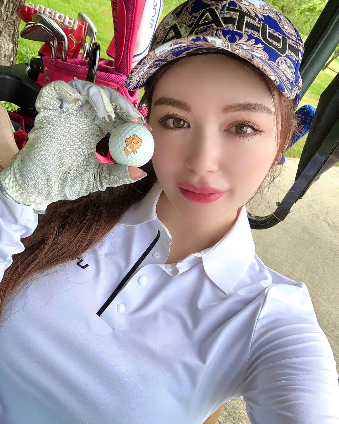 AMI（アミ）さんのインスタグラム写真 - (AMI（アミ）Instagram)「recieved this cute golf ball while playing golf 🏌️‍♀️❤️  ゴルフ中に貰った可愛いゴルフボール🥰 池に入らないように大事に使います🥺w  #ゴルフ #ゴルフ女子 #ゴルフウェア #ゴルフ好き #タイ #バンコク #muangkaew #thailand #bangkok #golfgirls #utaa」8月31日 21時05分 - amyypatton