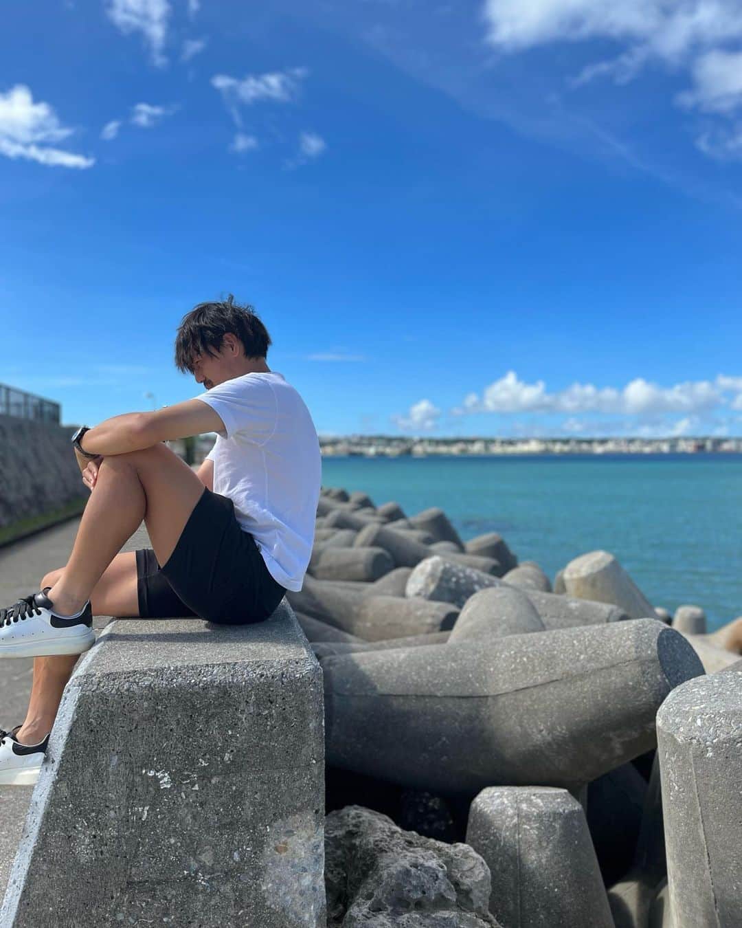 松井大輔さんのインスタグラム写真 - (松井大輔Instagram)「考える人　ロダン風 夏も今日で終わり？スーパームーン見た？  猛暑日まだまだ続く。皆さん明日も頑張って行きましょ #夏 #終わりいつ？ #summer #夏休み #景色 #最高 #考える人 #スーパームーン #猛暑日続く  #petitàpetit」8月31日 21時09分 - matsuidaisuke_official