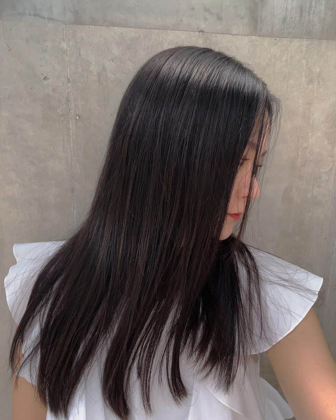 鈴木淳子さんのインスタグラム写真 - (鈴木淳子Instagram)「tentacle hair🤍 触角ヘア つやつやトリートメントしてもらったので、嬉しくておろしてます。 いつもありがとう🫶🏻　@number76_gomi   くせ毛に悩む皆さん！ トリートメントしてもらいましょ。 続けてると、ブローだけでストレートになるよ✌🏻  #hairmake #blackhair #number76tokyo」8月31日 21時10分 - junkosuzuki