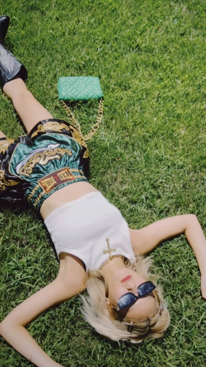 松元環季のインスタグラム：「probably I’m the first one to wear Muay Thai pants as a street fashion😂the potential 🤌🏻🤌🏻🤌🏻🤌🏻🤌🏻」