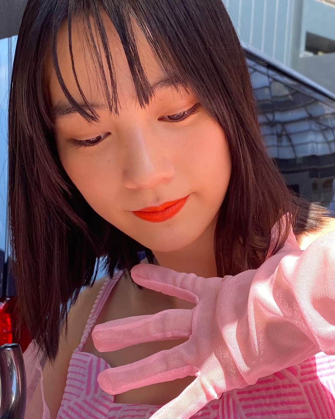 のん（能年玲奈）さんのインスタグラム写真 - (のん（能年玲奈）Instagram)「ピンク好きです。 でも、似合うピンクを見つけるのは大変。 もっとピンクが着たいのに。  これは今年出したアートブックで、CHAIさん @chaiofficialjpn と対談した時に便乗したピンク！  Styling: @izumimachino Hair&Make up: Kaori Mori」8月31日 21時14分 - non_kamo_ne