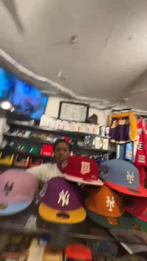 GROW AROUNDのインスタグラム：「今週発売のCAPのご紹介です！！ JAE TIPS × NEW ERA」