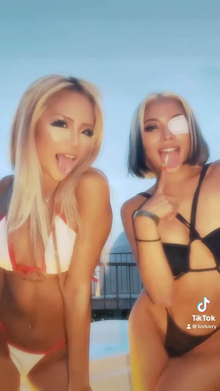 ERIKAのインスタグラム：「👅🧡 @mahiroisme」