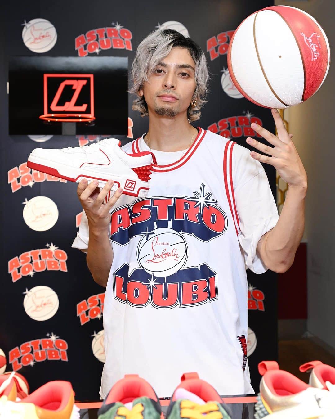 ZiNEZKAMIKAZEのインスタグラム：「ASTROLOUBI by. @louboutinworld  ⁡ performance and experience with me!! love the jersey& the ball😍👍👍」
