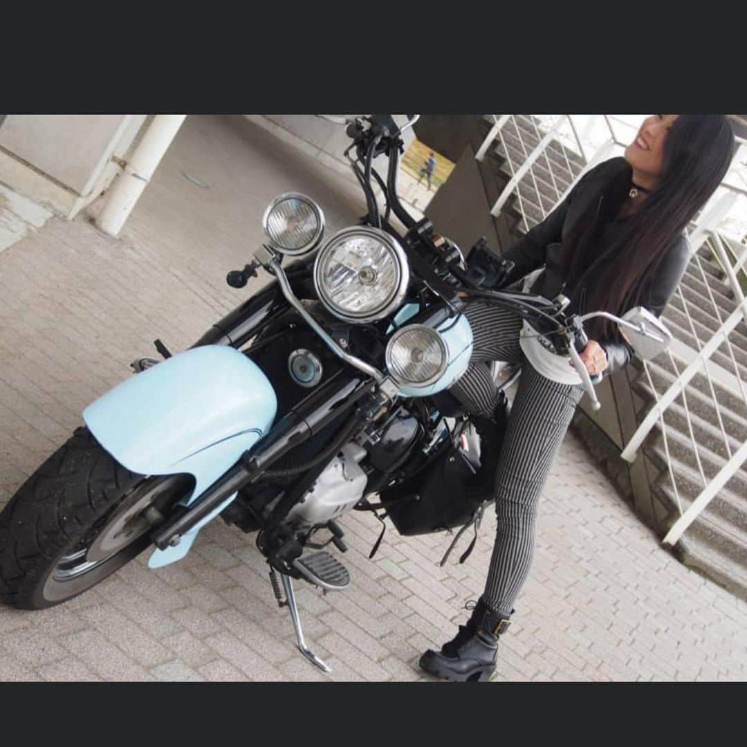宇田恵菜さんのインスタグラム写真 - (宇田恵菜Instagram)「10th Anniversary 🫶🏻 10周年、アーティストだとしっかり一年間お祝いするだろうから、過去写真と共に🤣🤣🤣 そして画素数が物語る ------------------------- #motorbike #motorcycle #drifter #vulcan #mybike #ridding #womanrider #vulcandrifter #kawasaki #rider #バイク #バルカン #ドリフター #イザベラ #女性ライダー #バイカー #マイバイク  #kawasakivulcan #kawasakigirl #バルカンドリフター  #えなイズム #ソロツーリング #恵菜バイク #バイク女子 #カワサキ女子 #バイク好き #バイク納車　#宇田恵菜」8月31日 12時26分 - ena2727