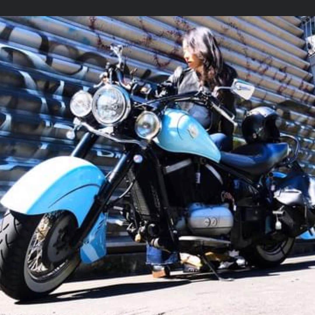 宇田恵菜さんのインスタグラム写真 - (宇田恵菜Instagram)「10th Anniversary 🫶🏻 10周年、アーティストだとしっかり一年間お祝いするだろうから、過去写真と共に🤣🤣🤣 ちゃんとホワイトリボン磨こう。バイクドッグ連れてこ ------------------------- #motorbike #motorcycle #drifter #vulcan #mybike #ridding #womanrider #vulcandrifter #kawasaki #rider #バイク #バルカン #ドリフター #イザベラ #女性ライダー #バイカー #マイバイク  #kawasakivulcan #kawasakigirl #バルカンドリフター  #えなイズム #ソロツーリング #恵菜バイク #バイク女子 #カワサキ女子 #バイク好き #バイク納車　#宇田恵菜」8月31日 12時27分 - ena2727