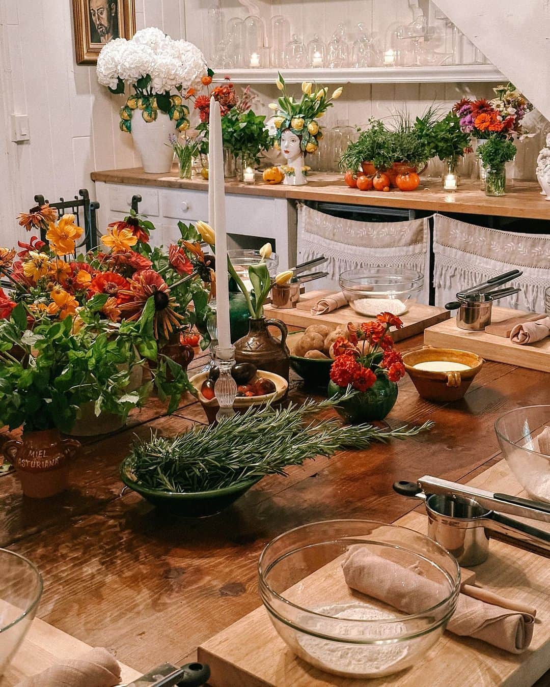 SPELLさんのインスタグラム写真 - (SPELLInstagram)「Spell Summer School ~ Series Two: New York 🕯️ as we continue on our journey to create + connect across the globe, we hosted an intimate cooking + dining experience with friends, both old and new, in New York City 🍝 here’s a peek at the details ~ stay tuned, more to come ❣️ #SpellSummerSchool」8月31日 12時29分 - spell