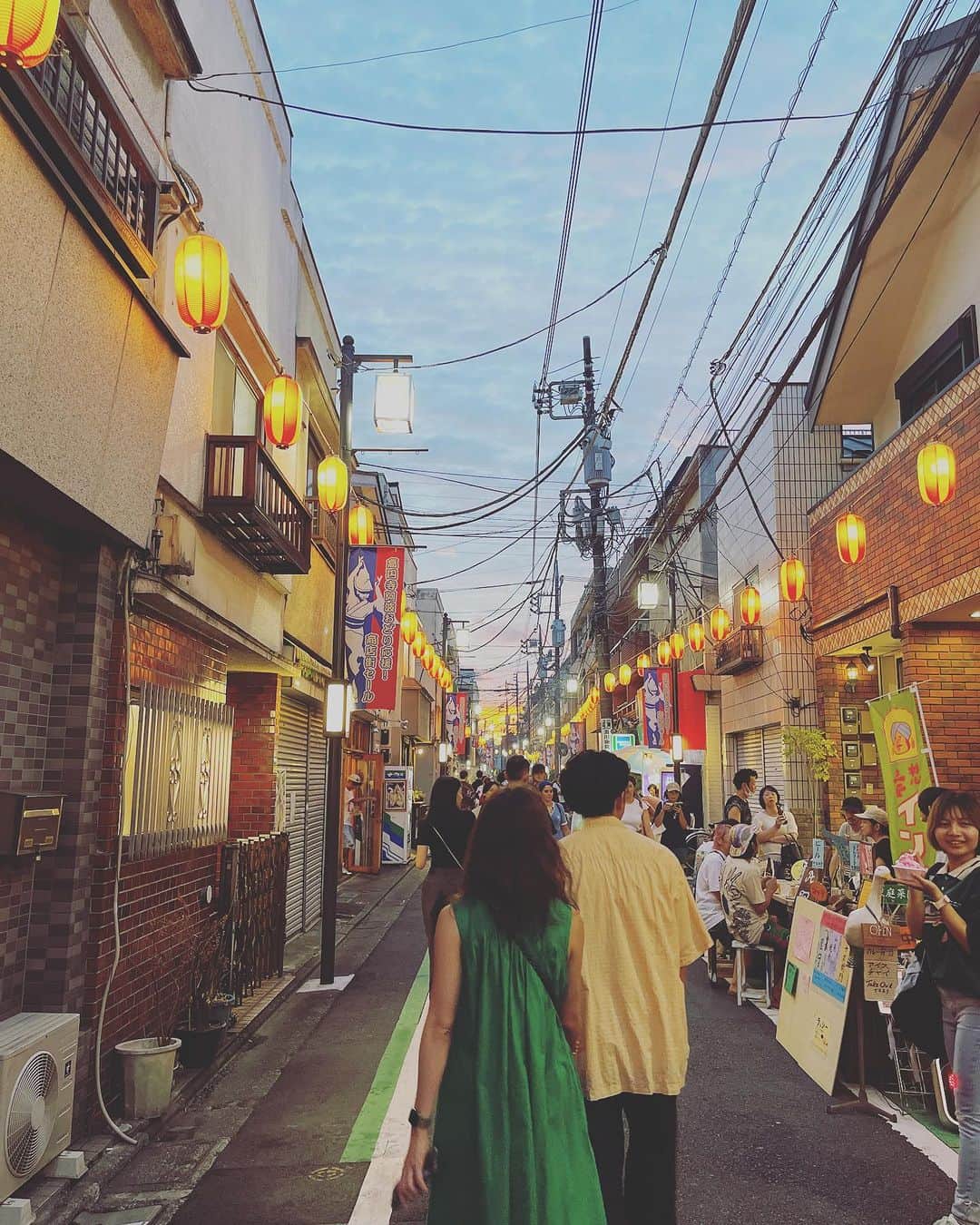 SHINOBUのインスタグラム：「今日で 8月が終わる🫣 早いね 2023年8月ありがとう🧚‍♀️  いつもながら 9月位になると お部屋を変えたくなる🫣  さぁ 部屋の模様替え お家に新しい空気 入れよう👍  #8月  #夏祭り  #大好き  #運気を上げよう  #部屋模様替えしたい   9月も全力だ🏃‍♀️🏃‍♀️🏃‍♀️」