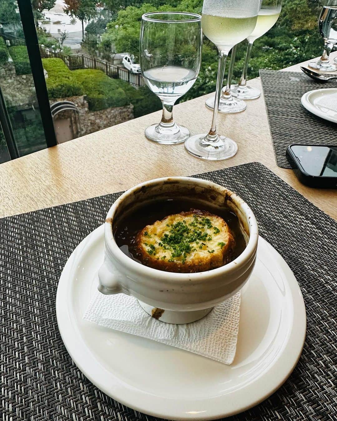 ジョー・チェン（Joe Chen）さんのインスタグラム写真 - (ジョー・チェン（Joe Chen）Instagram)「🌳 美食 美酒 美景 和 生活 🥰 我很喜歡這一區 很多古代美麗的建築 有很多好餐廳和Cafe  皇宮區的節奏比較慢 以後來首爾 我會再來喔  #Joe在旅行」8月31日 12時44分 - iam_joechen