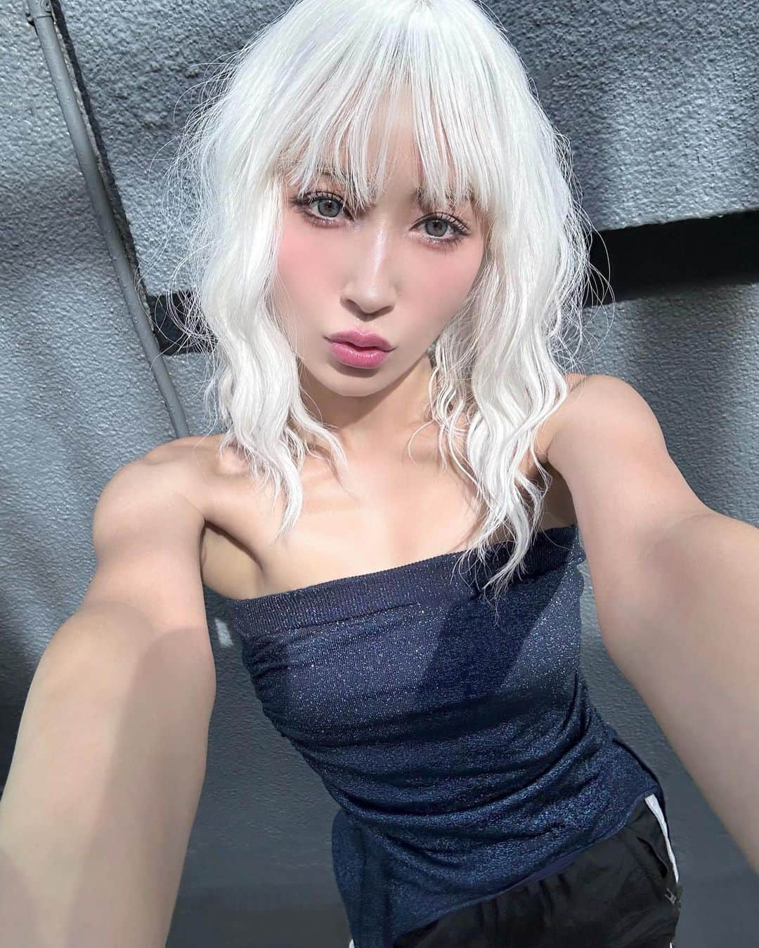 美咲あいりさんのインスタグラム写真 - (美咲あいりInstagram)「_SHEIN  WIG🪽 ⁡ ⁡ ⁡ ⁡ Coupon codo 【 wigairi 】 ⁡ ⁡ ▫️White Short Curly Synthetic Wig   17355545 ▫️Long Curly with bangs synthetic wig   9911688 ⁡ ⁡ @sheinofficial  #SHEIN #sheinwig #wigs #wighaul #SHEINforAll  #sheinbeauty #sheinhaul #makeover #wigreview」8月31日 12時48分 - misakiairi