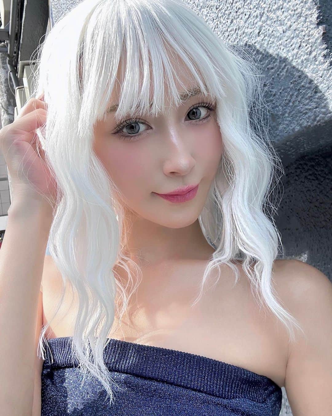美咲あいりのインスタグラム：「_SHEIN  WIG🪽 ⁡ ⁡ ⁡ ⁡ Coupon codo 【 wigairi 】 ⁡ ⁡ ▫️White Short Curly Synthetic Wig   17355545 ▫️Long Curly with bangs synthetic wig   9911688 ⁡ ⁡ @sheinofficial  #SHEIN #sheinwig #wigs #wighaul #SHEINforAll  #sheinbeauty #sheinhaul #makeover #wigreview」