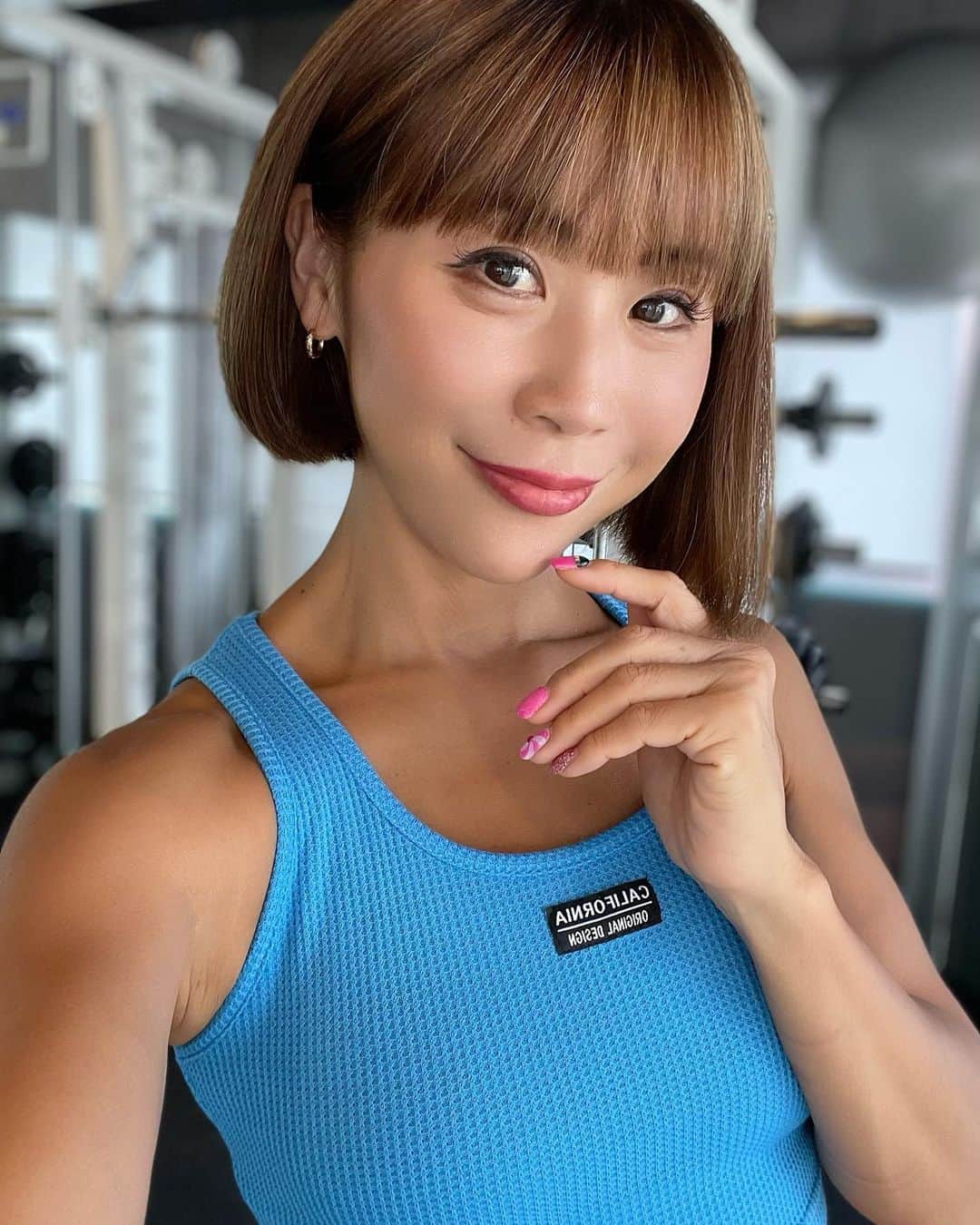 mizuのインスタグラム：「東京中央美容外科浜松院さんで @tcb_hamamatsu  #tcb式小顔美肌再生 をしてから 1週間が経ちました✨✨✨  口の開けづらさも解消されて、大口で笑えます😁 まだ腫れ感は残ってます 押さえると痛みはまだありますが、日に日に落ち着いてきてます😄 フェイスラインのもたつきが解消されて、 懐かしき20代のハリのあるお肌になって 嬉しい🥰🥰🥰  ダウンタイム中マスクなしで過ごせたのも 担当医の坂田先生の　@tcb_sakata  おかげです😌  また経過アップしますねー😉  #糸リフト #小顔整形 #tcb式小顔美肌再生 #東京中央美容外科#静岡 #浜松」