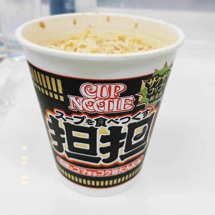のインスタグラム：「授業が始まると昼食はカップ麺になる事が多いのだけど、これは美味しい。あり。」