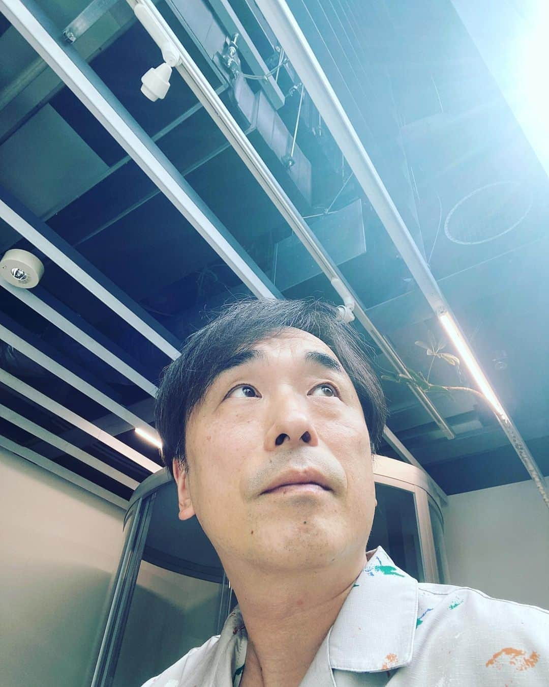 関智一さんのインスタグラム写真 - (関智一Instagram)「天井がカッコいいと思った したがって1枚  #天井 #メカメカしい #スタジオ」8月31日 13時04分 - sekitomokazu