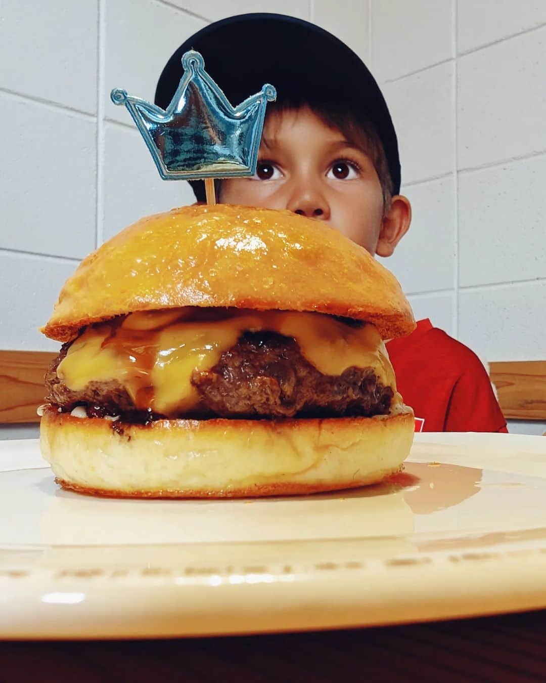 Yoshiko Kris-Webb クリス-ウェブ佳子のインスタグラム：「沖縄最後のご飯。最高でした🥰 Nice to meat you🍔 at Naughty by Nature @nbnokinawa2021」