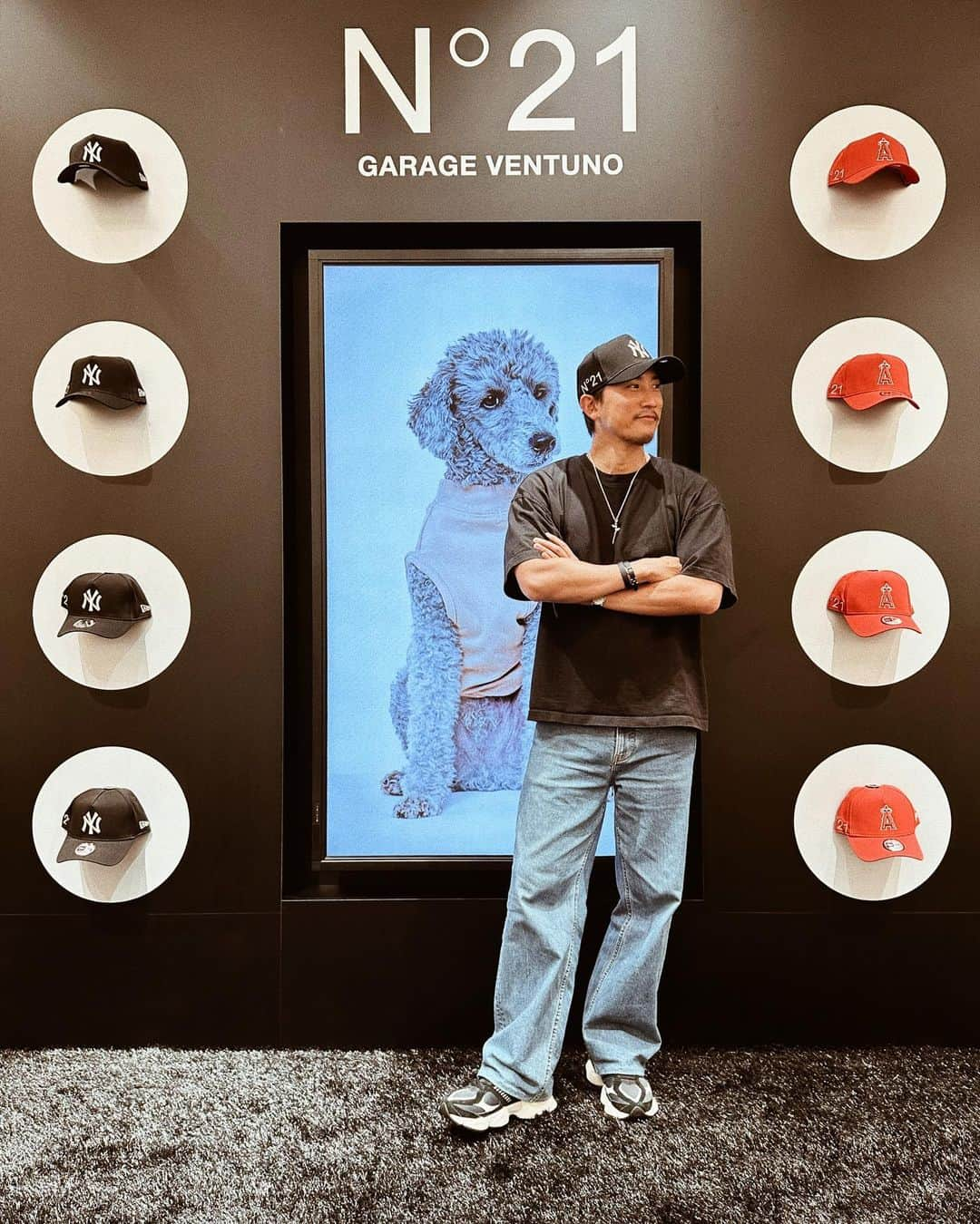 三浦大地さんのインスタグラム写真 - (三浦大地Instagram)「N°21 GARAGE VENTUNO @numeroventuno  POP-UP STORE in Hankyu Umeda  N°21 x MLB x NEW ERA @newerajapan  N°21 x PEGION @pegion_dog    ダンロとお揃いで出掛けよ。  阪急うめだ本店 日程：8月30日(水)～9月5日(火) 場所：阪急うめだ本店 1階 コトコトステージ11  #N21xMLB #N21xMLBxNEWERA #N21xPEGION #N21xDOG #GARAGEVENTUNO  #N21」8月31日 13時24分 - daichi_1127