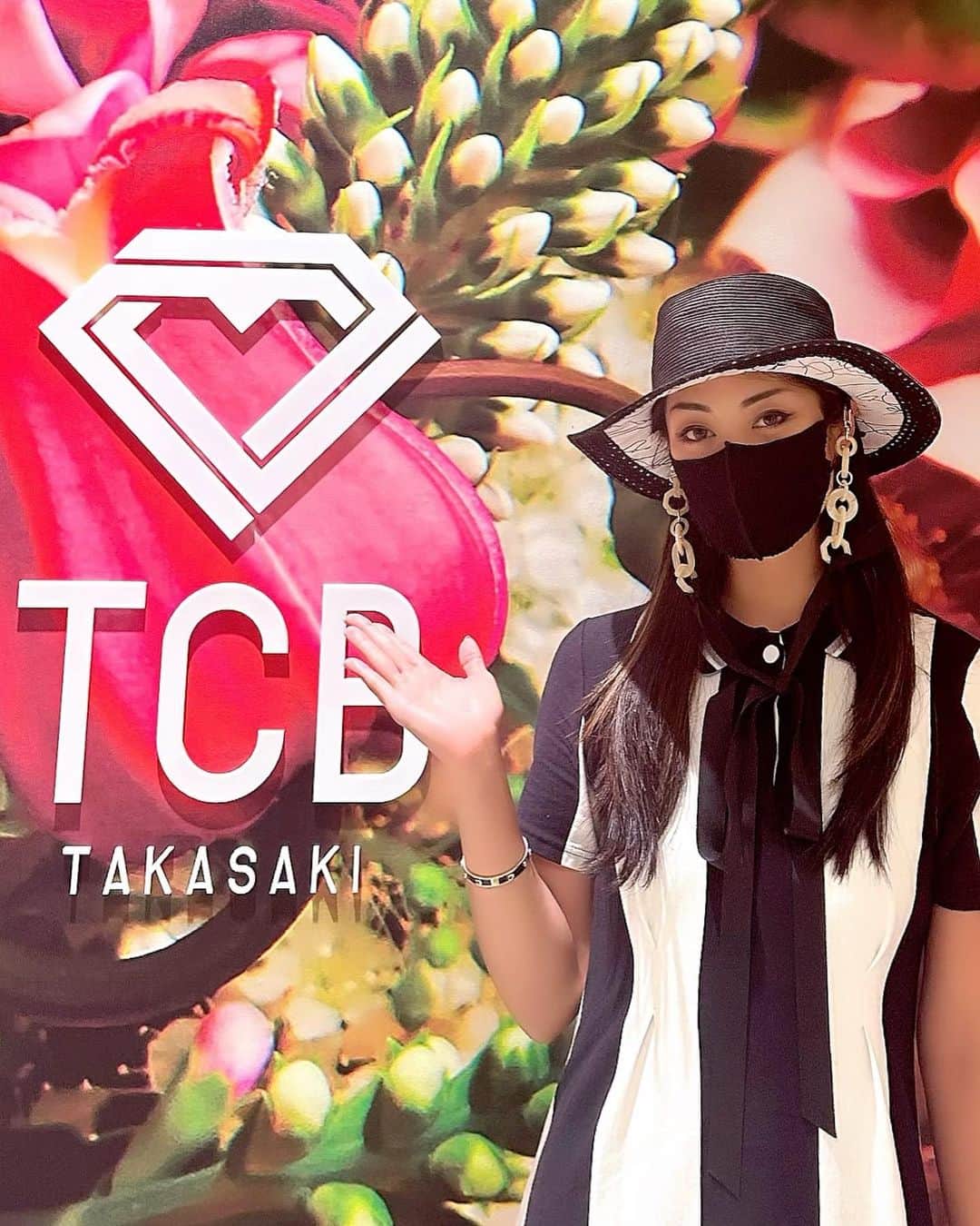 せいなさんのインスタグラム写真 - (せいなInstagram)「💕TCB 鼻尖形成 💕 . . 今日は、群馬県高崎市にある東京中央美容外科TCB高崎院( @tcb_takasaki )に行って来ました〜✨ . . 前から、少し悩んでいた"だんご鼻👃"と左右の鼻の穴の大きさが違うことを院長の百瀬先生　(@tcb_momose )に相談させて頂きました☺️💖✨ 私は、小さい頃から鼻の骨が曲がっているので、 軟骨の大きさも左右違かったりで、難しいようでしたが、 丁寧に分かりやすく説明して下さって、私に合った方法を一緒に選んで貰いました✨ . . 不自然な鼻にはなりたく無いので、凄く悩んでいましたが、 今回は高さを出さず自然に鼻を小さく、シュッとした印象になるように鼻尖形成という施術をして貰ったよ✨ . . 初めてなので、ドキドキしましたがスタッフさんやドクターの百瀬先生が丁寧に説明しながら、施術をしてくれたお陰で安心して受けられました☺️💖 . . 施術は、麻酔注射が少し痛いくらいで、後は痛みも無く無事に終わりました💫 終わった後に、鏡で確認したら、今まで無かった鼻先が出来ていて、綺麗な鼻の形に感動〜🥺💖✨ . . 鼻って顔の中心だから、1番大事な部分だと思うから、 早くやれば良かったなぁ〜って思いましたww😂💖✨ . . 悩んだ末に、施術して貰って本当に良かったです☺️‼️ ありがとうございました💖✨ . . 術後のダウンタイムが少しあるので、少し腫れてますが、 落ちついたらBefore⇆Afterも載せていきますね✨ . . #TCB #tcb鼻尖形成 #小鼻 #鼻先 #鼻整形 #高崎 #群馬 #美容 #美容整形 #美 #モデル #PR #インフルエンサー #東京中央美容外科 #beauty #model #instagramers #dancer」8月31日 13時16分 - seina_k0403